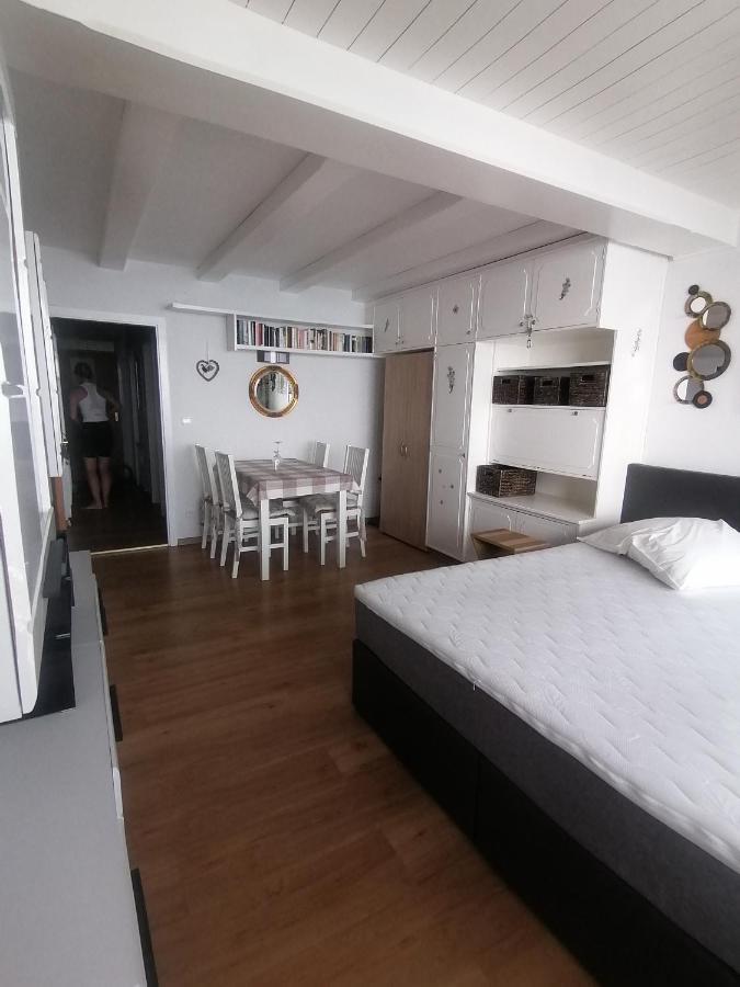 Haus Enzian - Apartment Gerlitzen Kanzelhohe ภายนอก รูปภาพ